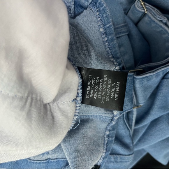 IRIS Basic Women's Blue Denim Belted Jumpsuit NWT - Picture 6 of 8